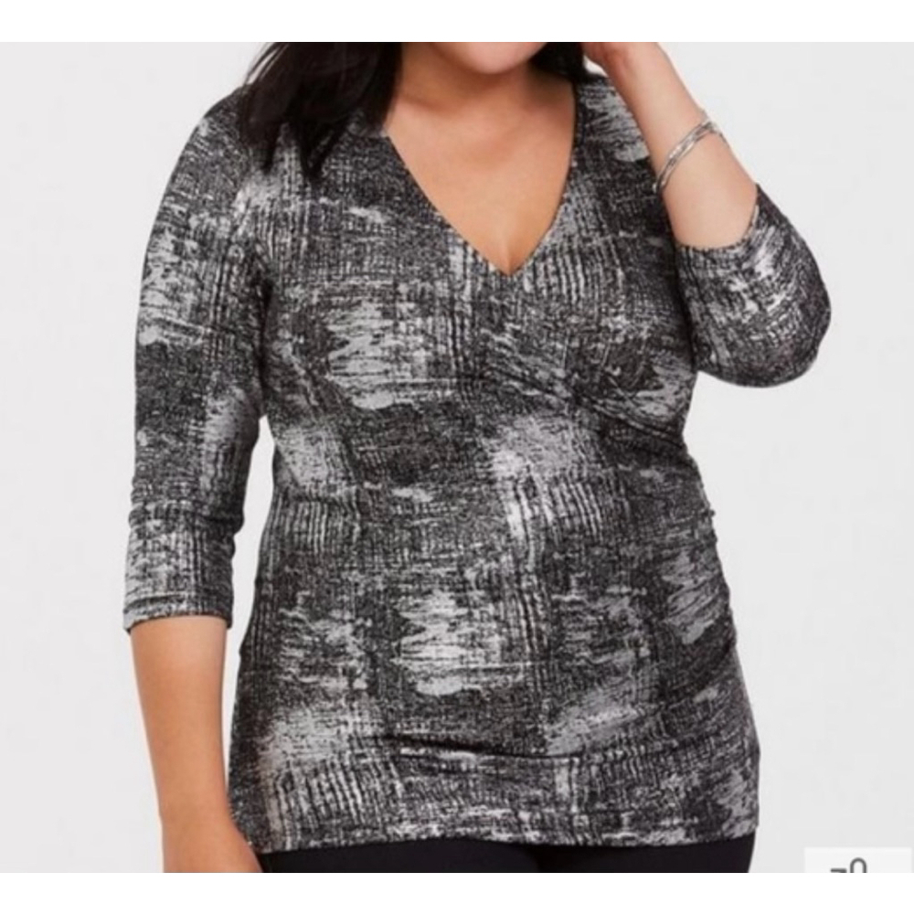 NWT Torrid Size 3 Black foil surplice top
